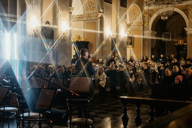 Koncert Kolęd i Pastorałek! „W blasku betlejemskiej gwiazdy w klimacie drogi Trzech Króli i atmosferze świątecznej radości”